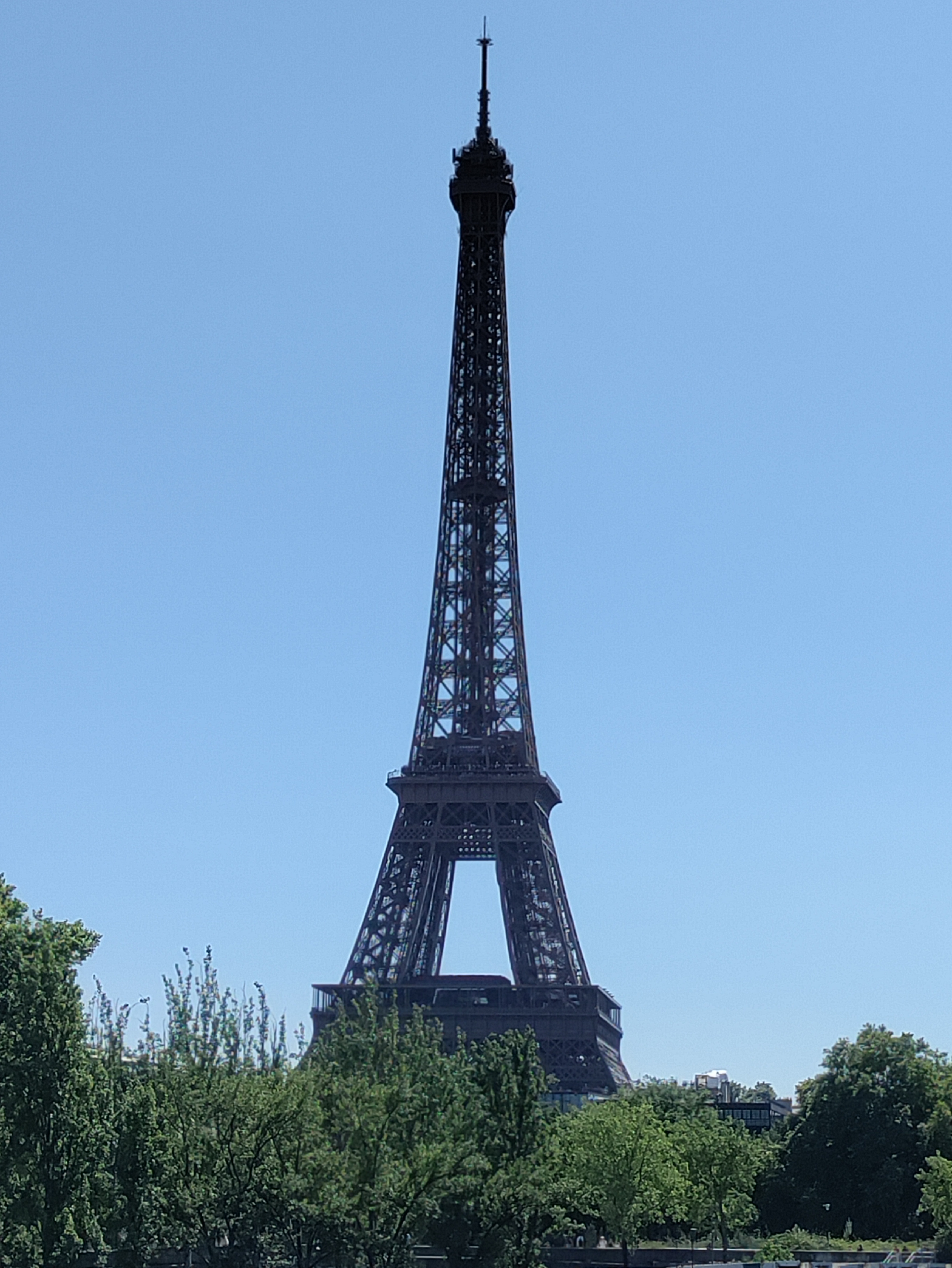 The Eiffel Tower as seen from Avenue de New York.